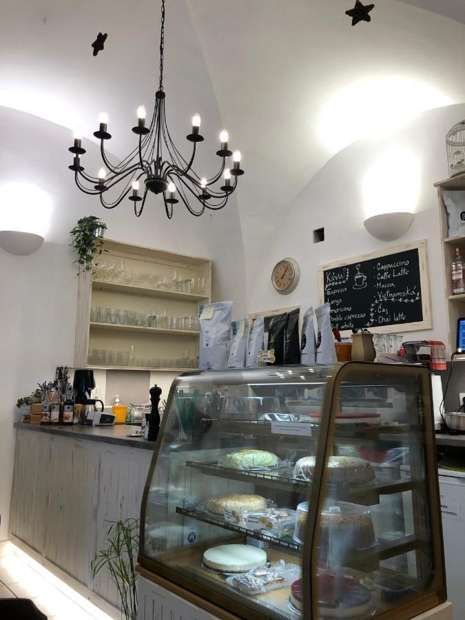 Apartmany Cafe-Cafe Jičín エクステリア 写真