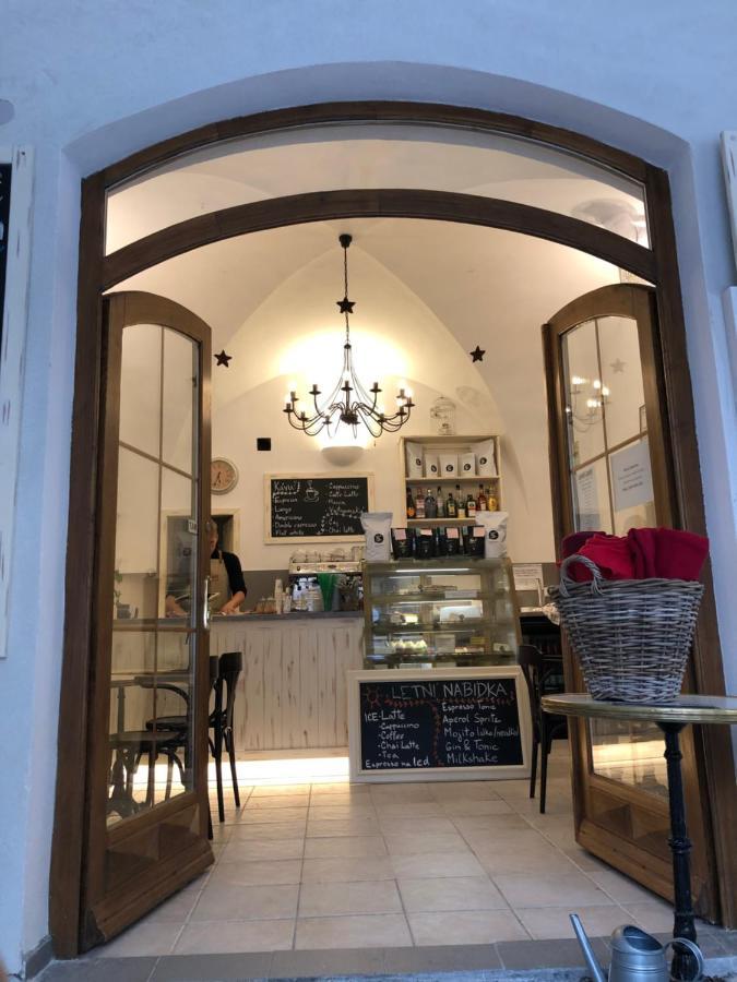 Apartmany Cafe-Cafe Jičín エクステリア 写真