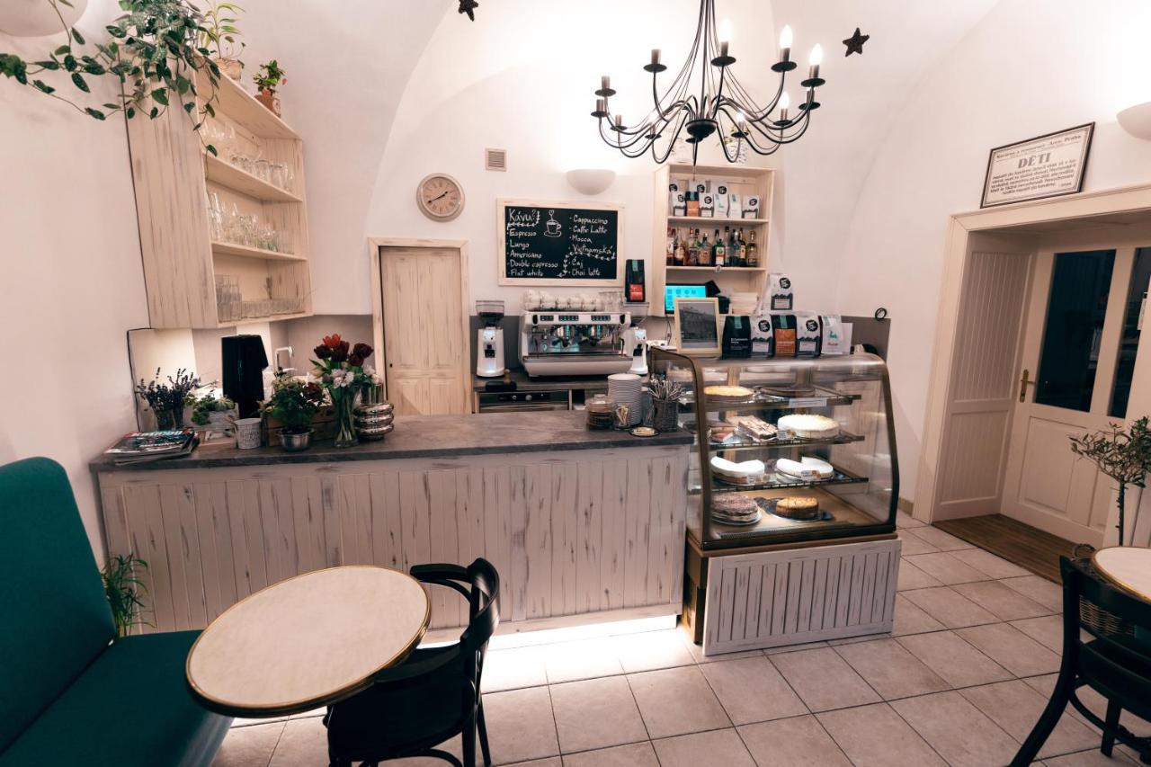 Apartmany Cafe-Cafe Jičín エクステリア 写真